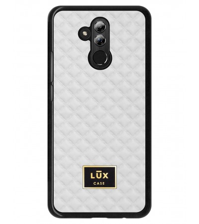 Etui premium skórzane, case na smartfon HUAWEI MATE 20 LITE. Skóra pik biała mat ze złotą blaszką.