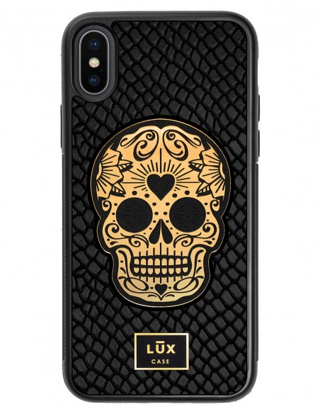 Etui premium skórzane, case na smartfon APPLE iPhone XS. Skóra iguana czarna ze złotą blaszką i złotą czaszką.