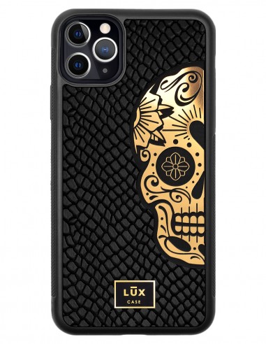 Etui premium skórzane, case na smartfon APPLE iPhone 11 PRO MAX. Skóra iguana czarna ze złotą blaszką i złotą czaszką.