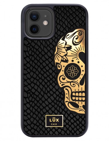 Etui premium skórzane, case na smartfon APPLE iPhone 12. Skóra iguana czarna ze złotą blaszką i ze złotą czaszką.
