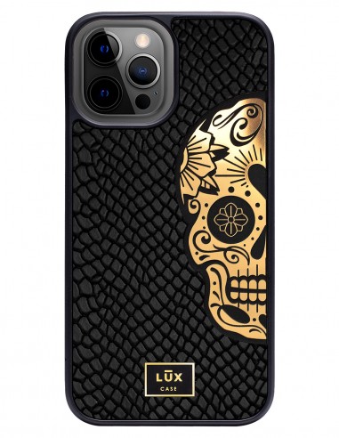 Etui premium skórzane, case na smartfon APPLE iPhone 12 PRO MAX. Skóra iguana czarna ze złotą blaszką i złotą czaszką.