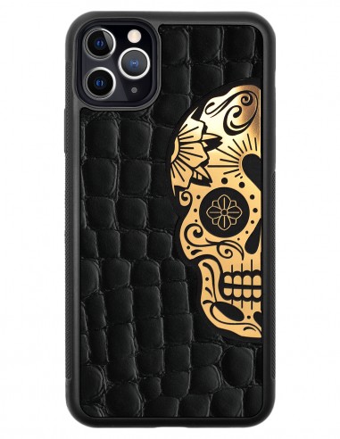 Etui premium skórzane, case na smartfon APPLE iPhone 11 PRO MAX. Skóra crocodile czarna ze złotą blaszką i czaszką.
