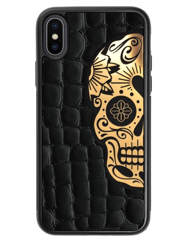 Etui premium skórzane, case na smartfon APPLE iPhone XS. Skóra crocodile czarna ze złotą blaszką i czaszką.