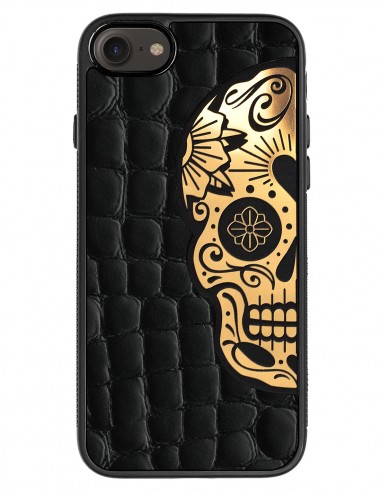 Etui premium skórzane, case na smartfon APPLE iPhone SE 2020. Skóra crocodile czarna ze złotą blaszką i czaszką.