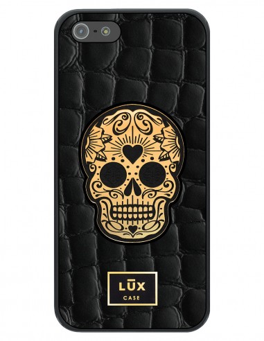 Etui premium skórzane, case na smartfon APPLE iPhone SE. Skóra crocodile czarna ze złotą blaszką i czaszką.