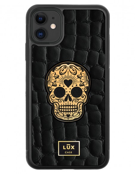 Etui premium skórzane, case na smartfon APPLE iPhone 11. Skóra crocodile czarna ze złotą blaszką i czaszką.