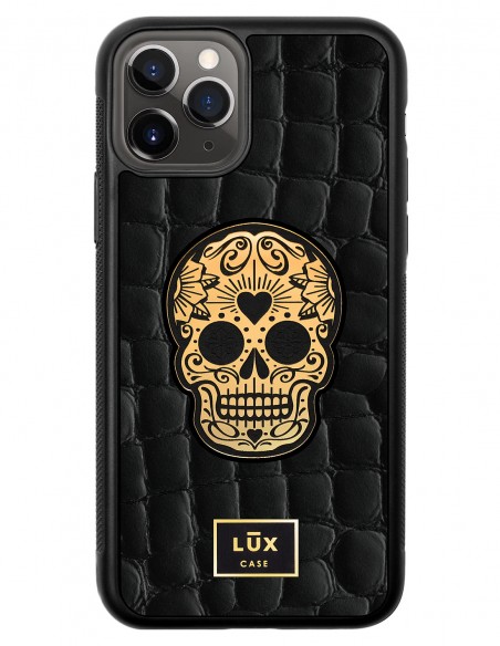 Etui premium skórzane, case na smartfon APPLE iPhone 11 PRO. Skóra crocodile czarna ze złotą blaszką i czaszką.