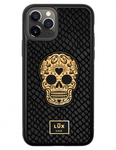 Etui premium skórzane, case na smartfon APPLE iPhone 11 PRO. Skóra iguana czarna ze złotą blaszką ze złotą czaszką.