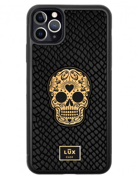 Etui premium skórzane, case na smartfon APPLE iPhone 11 PRO MAX. Skóra iguana czarna ze złotą blaszką i złotą czaszką.