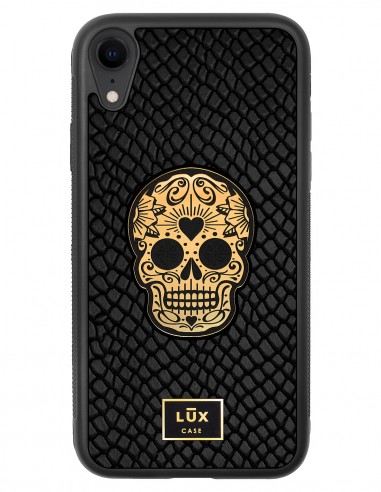 Etui premium skórzane, case na smartfon APPLE iPhone XR. Skóra iguana czarna ze złotą blaszką i złotą czaszką.