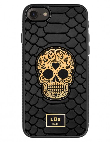 Etui premium skórzane, case na smartfon APPLE iPhone SE (2020). Skóra python czarna mat ze złotą blaszką i złotą czaszką.