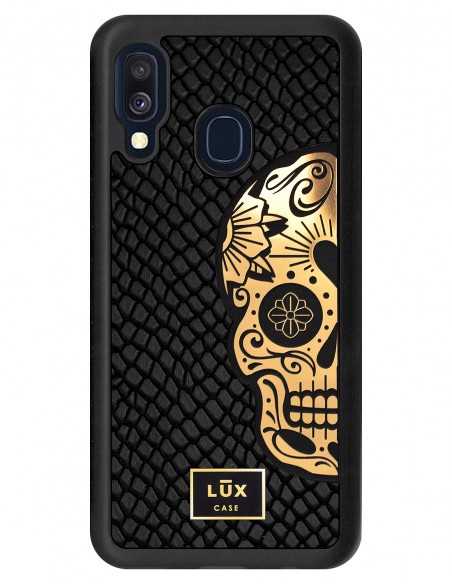 Etui premium skórzane, case na smartfon SAMSUNG GALAXY A40. Skóra iguana czarna ze złotą blaszką i czaszką.