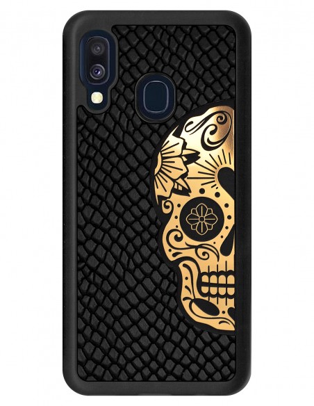 Etui premium skórzane, case na smartfon SAMSUNG GALAXY A40. Skóra iguana czarna ze złotą czaszką.