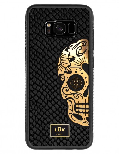 Etui premium skórzane, case na smartfon SAMSUNG GALAXY S8. Skóra iguana czarna ze złotą blaszką i czaszką.