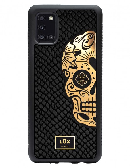 Etui premium skórzane, case na smartfon SAMSUNG GALAXY A31. Skóra iguana czarna ze złotą blaszką i czaszką.