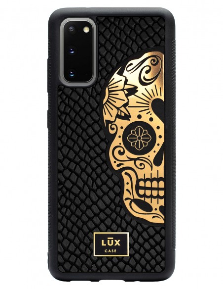 Etui premium skórzane, case na smartfon SAMSUNG GALAXY S20. Skóra iguana czarna ze złotą blaszką i czaszką.