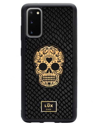 Etui premium skórzane, case na smartfon SAMSUNG GALAXY S20. Skóra iguana czarna ze złotą blaszką i czaszką.