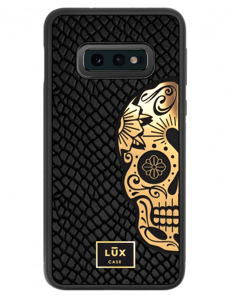 Etui premium skórzane, case na smartfon SAMSUNG GALAXY S10E. Skóra iguana czarna ze złotą blaszką i czaszką.