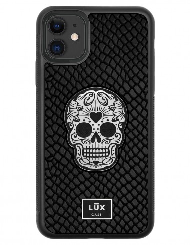 Etui premium skórzane, case na smartfon APPLE iPhone 11. Skóra iguana czarna ze srebrną blaszką i srebrną czaszką.