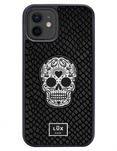 Etui premium skórzane, case na smartfon APPLE iPhone 12. Skóra iguana czarna ze srebrną blaszką i ze srebrną czaszką.