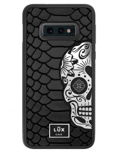 Etui premium skórzane, case na smartfon SAMSUNG GALAXY S10E. Skóra python czarna mat ze srebrną blaszką i czaszką.