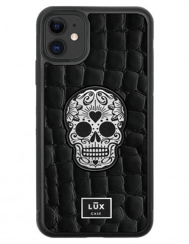 Etui premium skórzane, case na smartfon APPLE iPhone 11. Skóra crocodile czarna ze srebrną blaszką i czaszką.