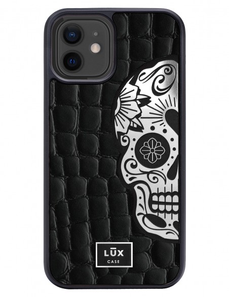 Etui premium skórzane, case na smartfon APPLE iPhone 12. Skóra crocodile czarna ze srebrną blaszką i czaszką.