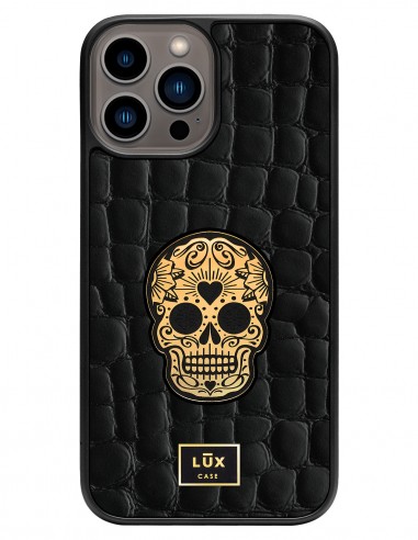 Etui premium skórzane, case na smartfon APPLE iPhone 13 PRO MAX. Skóra crocodile czarna ze złotą blaszką i czaszką.