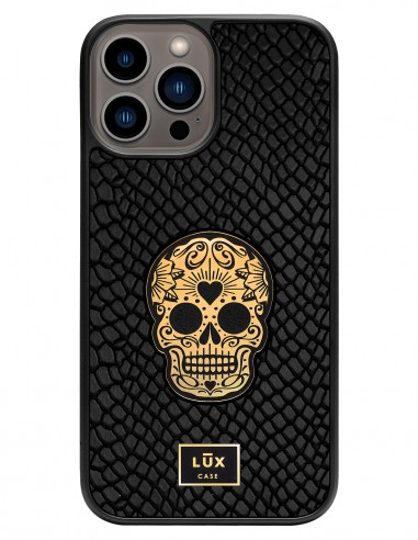 Etui premium skórzane, case na smartfon APPLE iPhone 13 PRO MAX. Skóra iguana czarna ze złotą blaszką i czaszką.